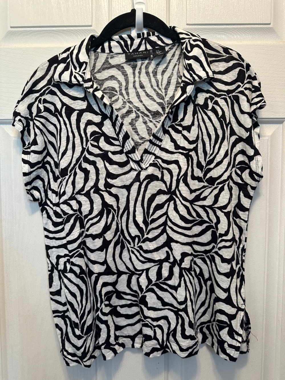 Tahari 100% Linen Black & White Abstract Print Short Sleeve Polo Size M